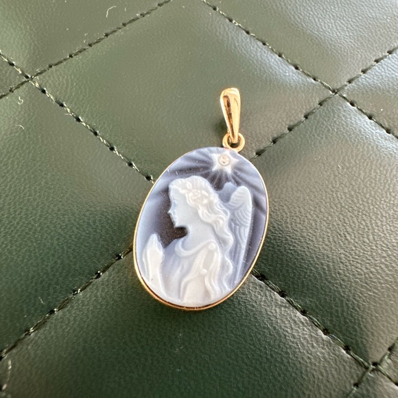 14k Gold and Blue Cameo Guardian Angel Pendant - Picture 2 of 4